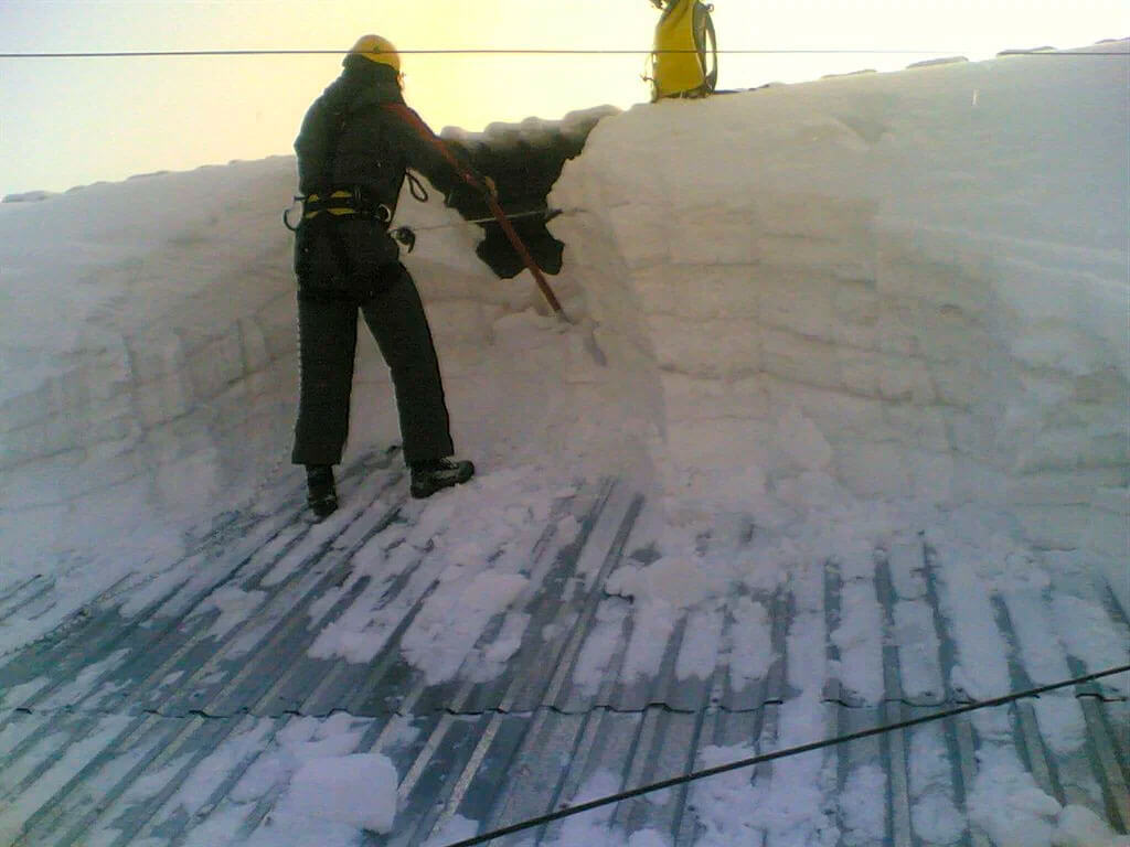 Уборка снега цена в Новой Ладоге